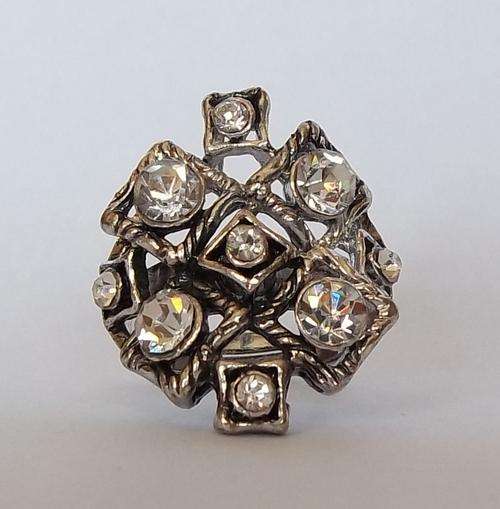 BEAUTIFUL CRYSTAL RING - WINNER!!! .. PLACE YOUR BID NOW! WEEKEND SPECIAL!