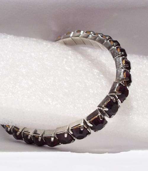 A MUST BID!!..... STUNNING PLUM/PURPLE CRYSTAL BRACELET - DON'T MISS PLACE YOUR BID NOW