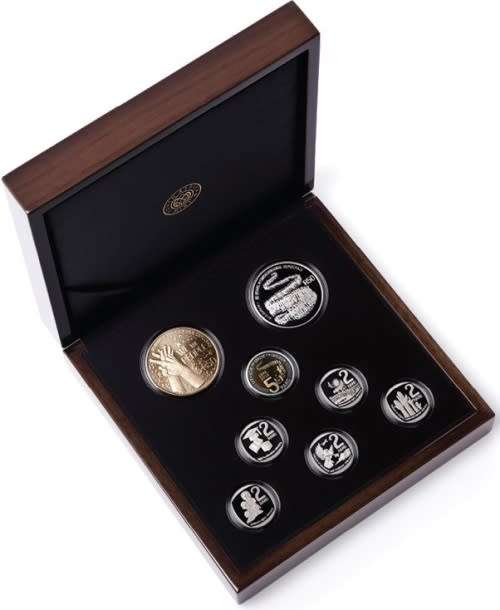 SA25 CELEBRATING 25 YEARS OF CONSTITUTIONAL DEMOCRACY 1994-2019 8 COIN PROOF COMMEMORATIVE SET