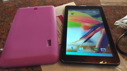 **** 7" Click 8GB Tablet with Lots of Accesories