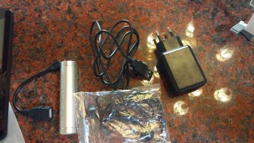 **** 7" Click 8GB Tablet with Lots of Accesories