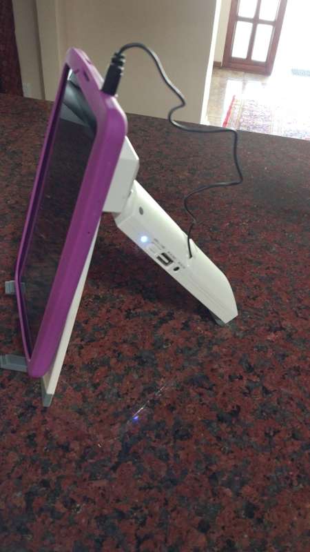 **** 7" Click 8GB Tablet with Lots of Accesories