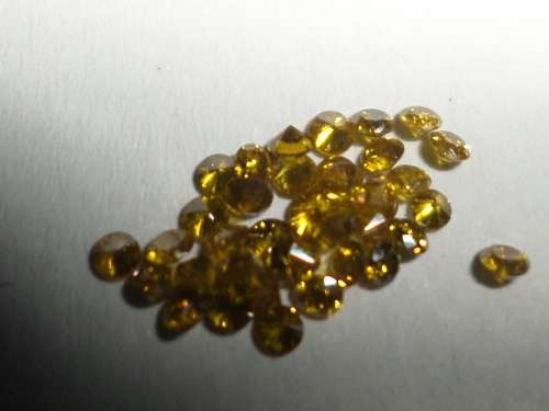 canary yellow natural round diamonds (lot)