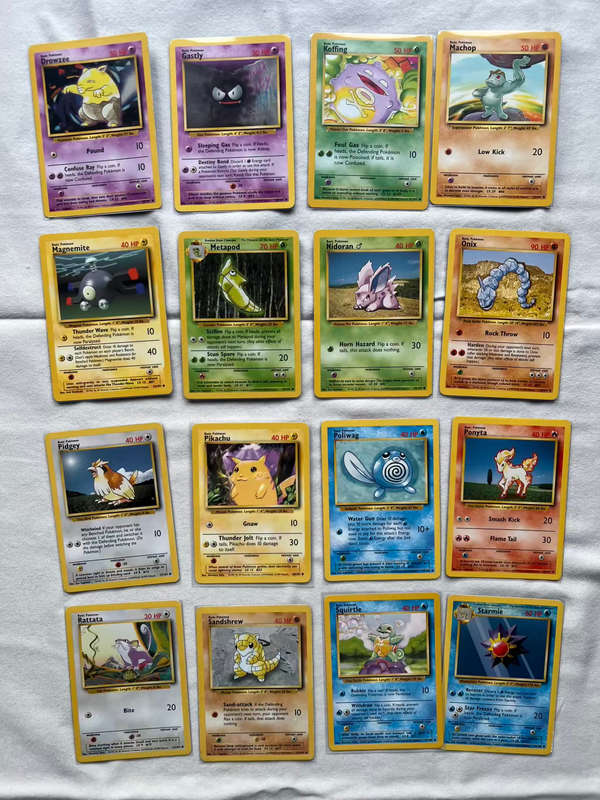 COMPLETE BASE SET POKEMON : 1999 102/102 incl Charizard, Blastoise and Venusaur
