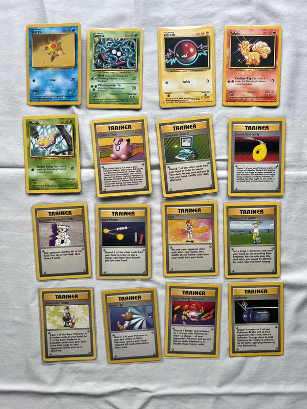 COMPLETE BASE SET POKEMON : 1999 102/102 incl Charizard, Blastoise and Venusaur