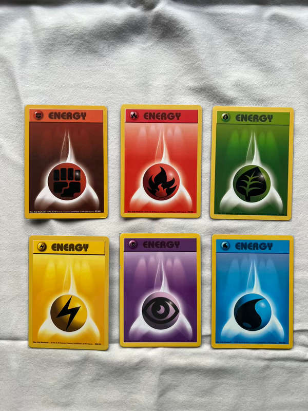 COMPLETE BASE SET POKEMON : 1999 102/102 incl Charizard, Blastoise and Venusaur
