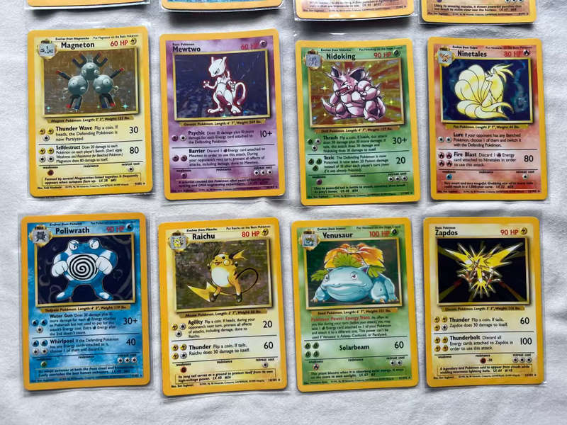 COMPLETE BASE SET POKEMON : 1999 102/102 incl Charizard, Blastoise and Venusaur