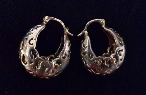 Vintage Gold Earnings