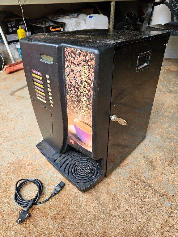 BIANCHI SPRINT 5S COMMERCIAL COFFEE MACHINE,  WITH 8 OUTPUTS, WORTH R31000