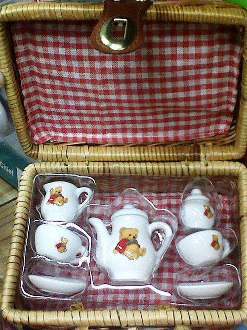 TEDDY PORCELAIN TEA SET (GIRLS) IN BASKET