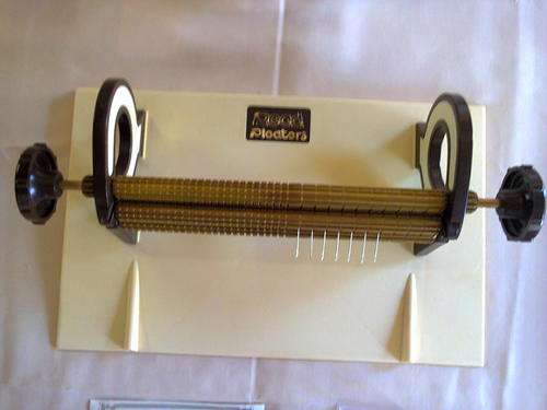 READ 24 ROW SMOCKING AND PLEATER MACHINE