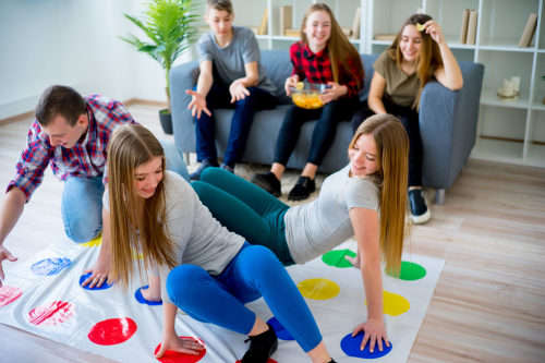 TWISTER - THE CLASSIC GAME WITH 2 MORE MOVES - SOCIAL ACTIVITY / PARTY / BODY GAME