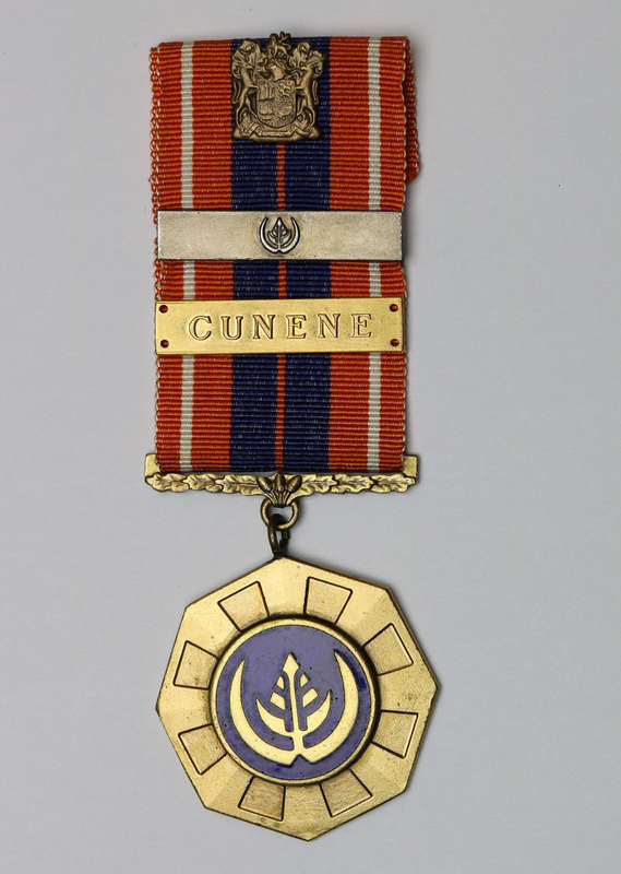 Pro Patria Medal (No. 54) with Cunene, Silver Service clasp and Mention in Despatches Emblem EF