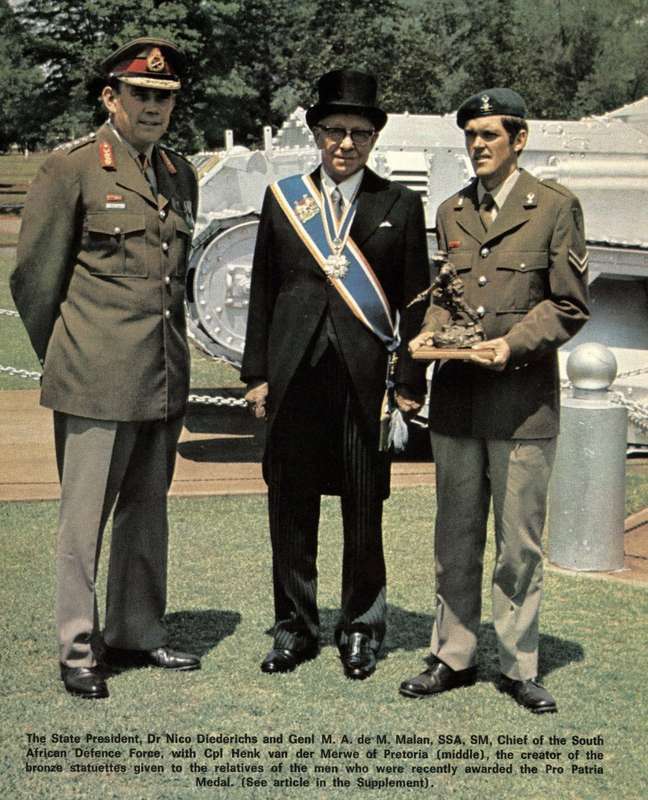 Pro Patria Medal (No. 54) with Cunene, Silver Service clasp and Mention in Despatches Emblem EF