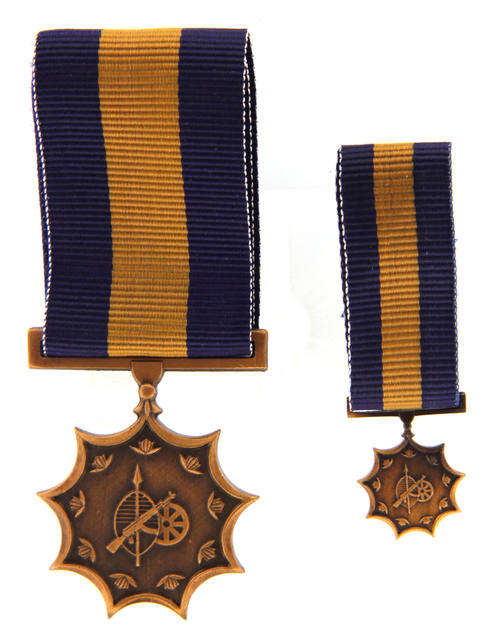MK Merit Medal in Bronze numbered full size and miniature EF