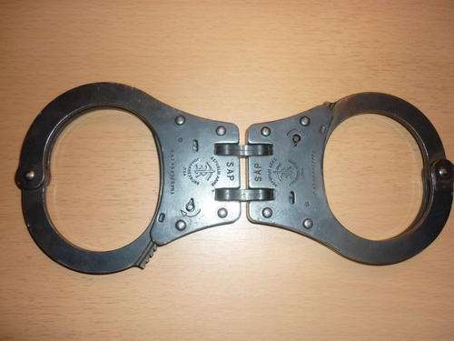 SAPS handcuffs