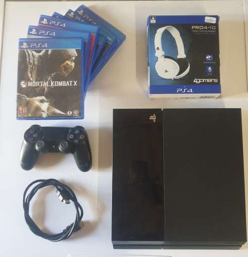 Pre-Owned Sony Playstation 4 500g Console + Games + Headset+Charging Station