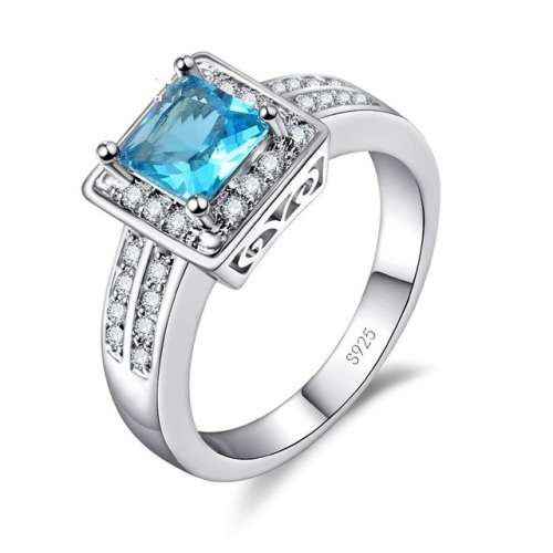 Breathtaking! Stunning Aqua Cubic Zirconia Ring with Amazing Design - Size 7-8