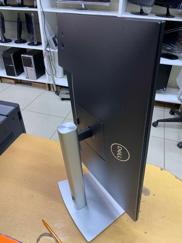 Dell P2422H 24 Inch Full HD 8ms IPS LCD Monitor Boarderless