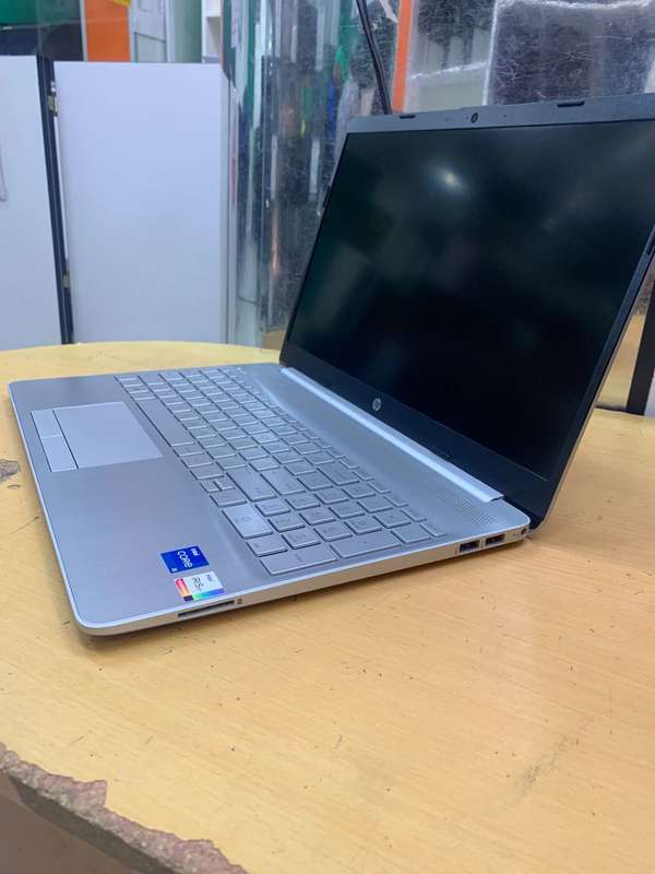 HP Laptop 15-dw3027ni 11th Gen Intel Tiger Lake Core i5-1135G7 up to 4.2GHz Processor, 1Tb HDD, 8Gb