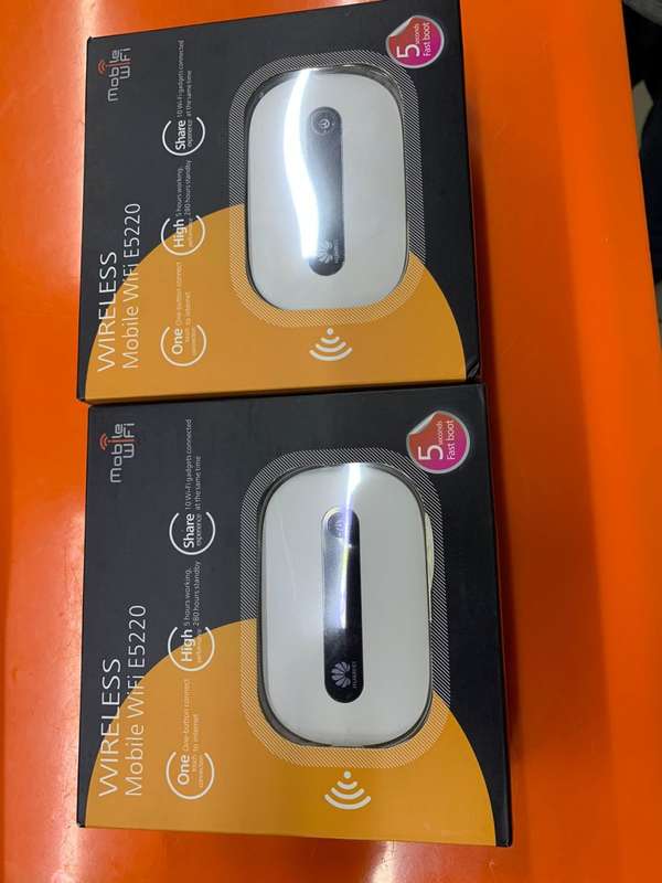 Huawei E5220 3G HSPA+ Mobile Broadband WiFi Hotspot Small Mobile Pocket Router