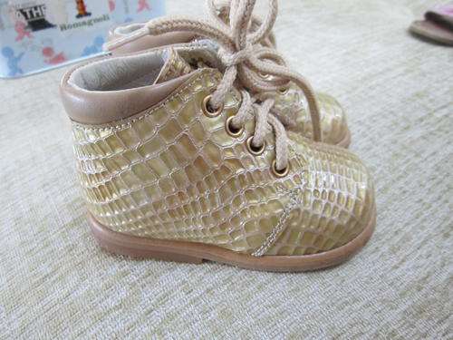 Gorgeous Spanish Designer leather baby shoes.Size 18 or 2