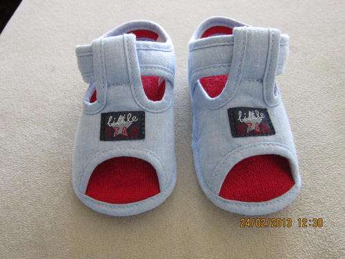 Brand new beautiful pram shoes by UK designer Mothercare in Size 1 or 17
