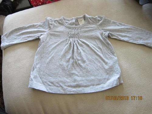 Lovley Grey grils top from UK Designer H&M in size 4-6 months