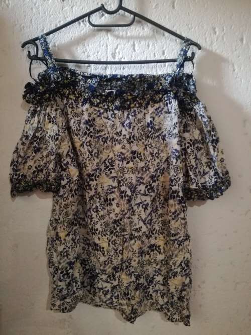 Off the shoulder pretty cotton shirt Size 14
