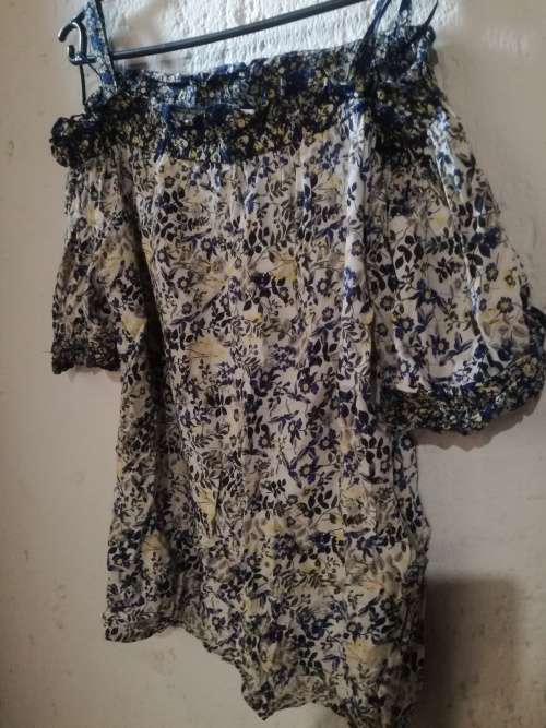 Off the shoulder pretty cotton shirt Size 14