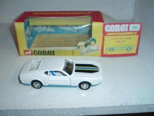 FORD MUSTANG    CORGI