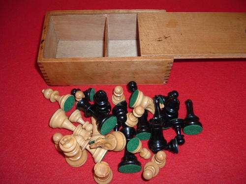 CHESS SET