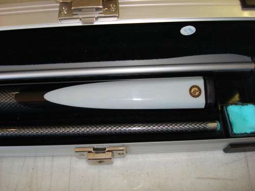 POOL CUE