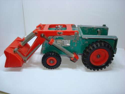 TRI-ANG TRACTOR
