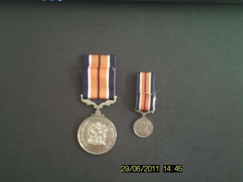 Large and miniture General Service Medal - unissued