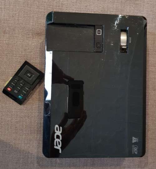 Acer X112 DLP 3D Ready full HD Projector for sale, nearly 5000 Hours lamp life left, almost new