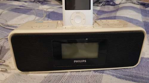 Philips DC 200/12 IPOD Docking Station with USB, AUX and Radio, IPOD Nano included