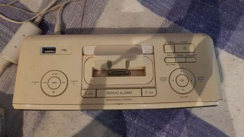 Philips DC 200/12 IPOD Docking Station with USB, AUX and Radio, IPOD Nano included