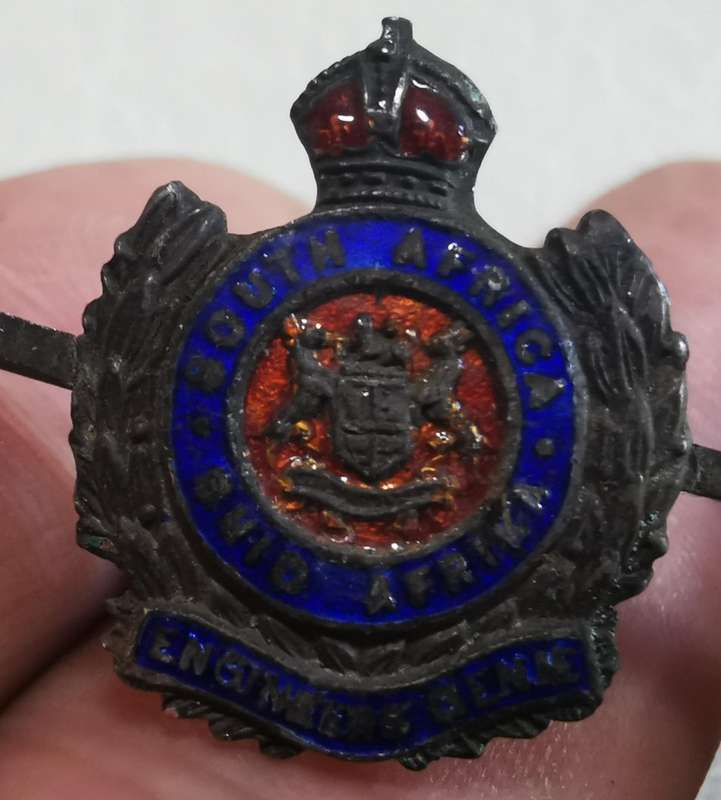 SA Engineers Genie small enameled badge on silver mount - broken