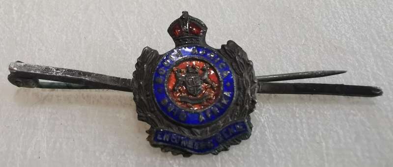 SA Engineers Genie small enameled badge on silver mount - broken