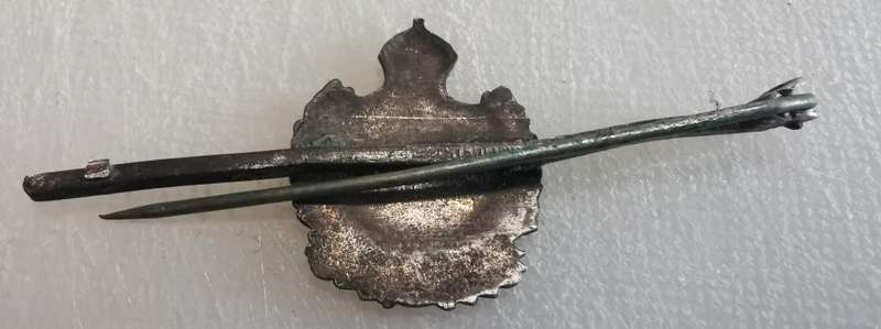 SA Engineers Genie small enameled badge on silver mount - broken