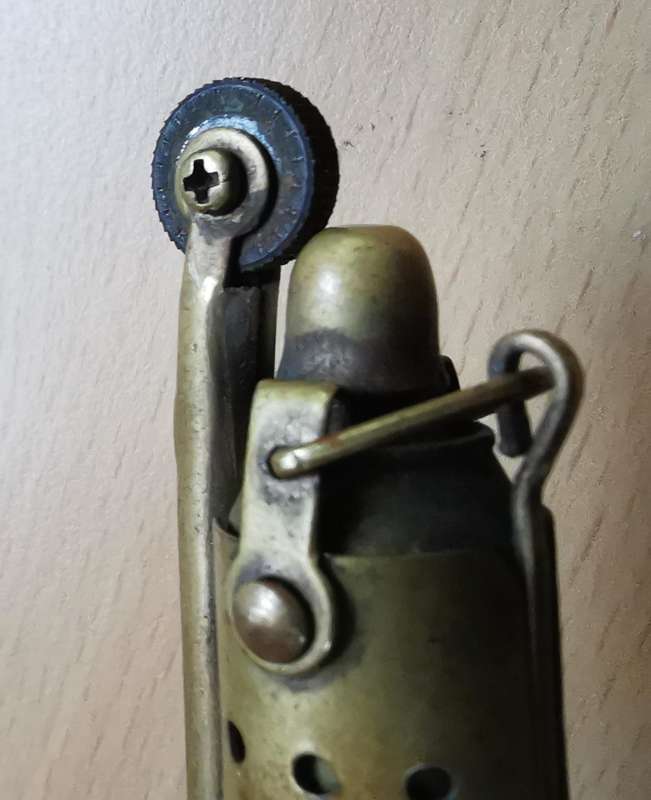 Brass trench lighter with 2 pouches