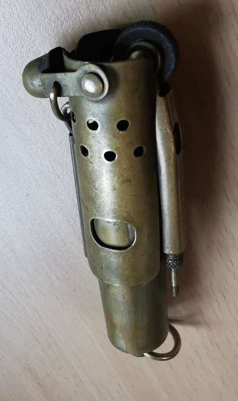 Brass trench lighter with 2 pouches