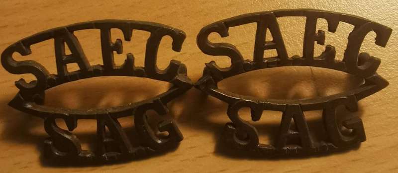 Pair of SA Engineers Corps shoulder titles 1930s to 50s