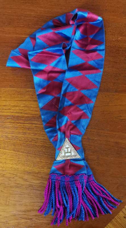Vintage Royal Arch masonic companion apron by Union Badge Co, with sash