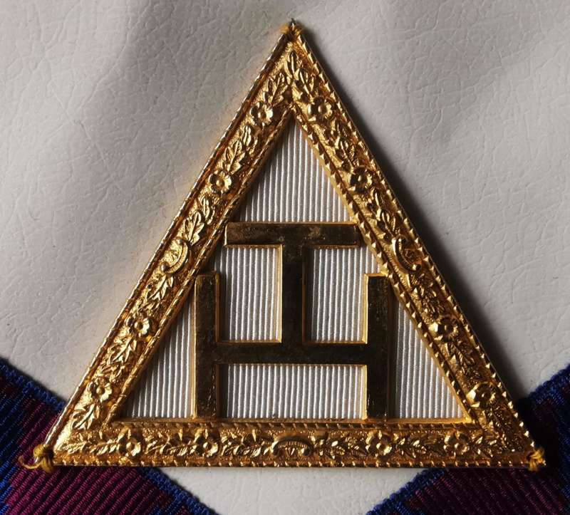 Vintage Royal Arch masonic companion apron by Union Badge Co, with sash