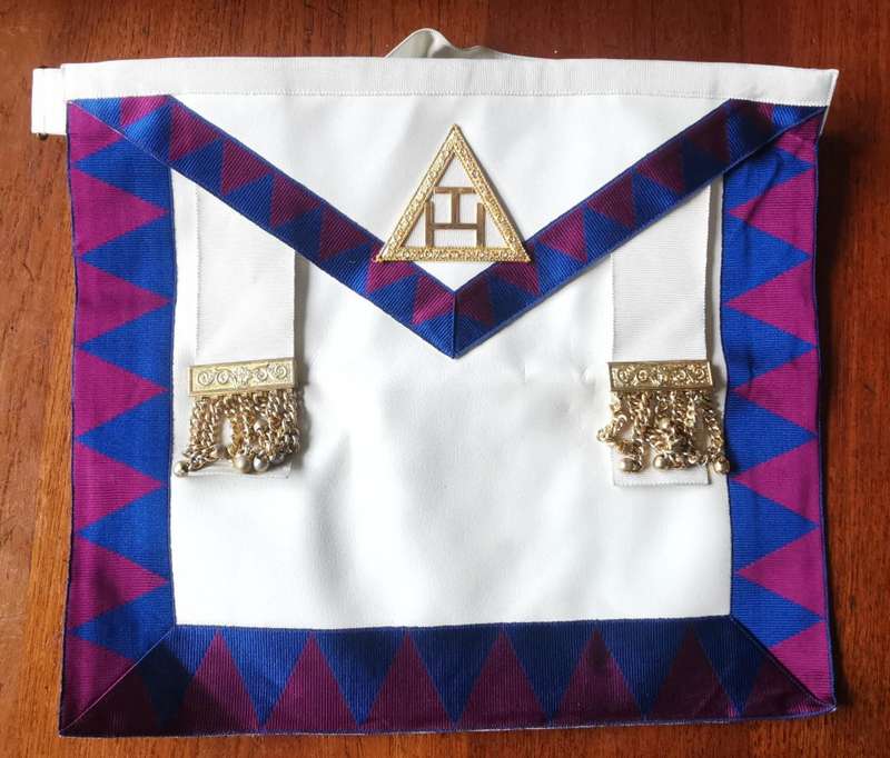 Vintage Royal Arch masonic companion apron by Union Badge Co, with sash