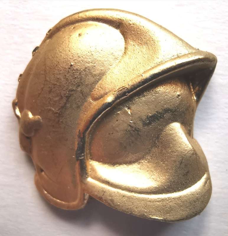 Great lot of 4 vintage French firefighter badges