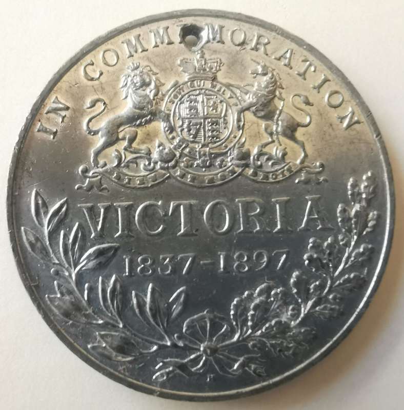 Queen Victoria diamond jubilee medallion 1837-1897 white metal - excellent condition