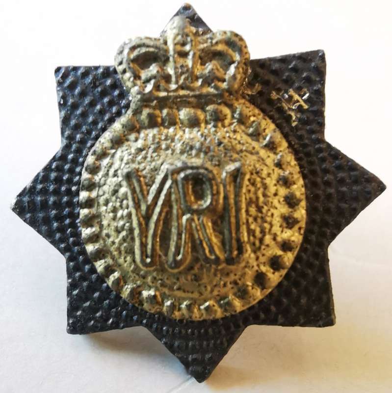 Royal Canadian Regiment bi-metal cap badge plus small pin badge